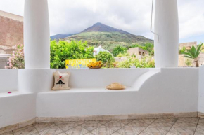 Отель Stromboli Suite Apartment, Липари